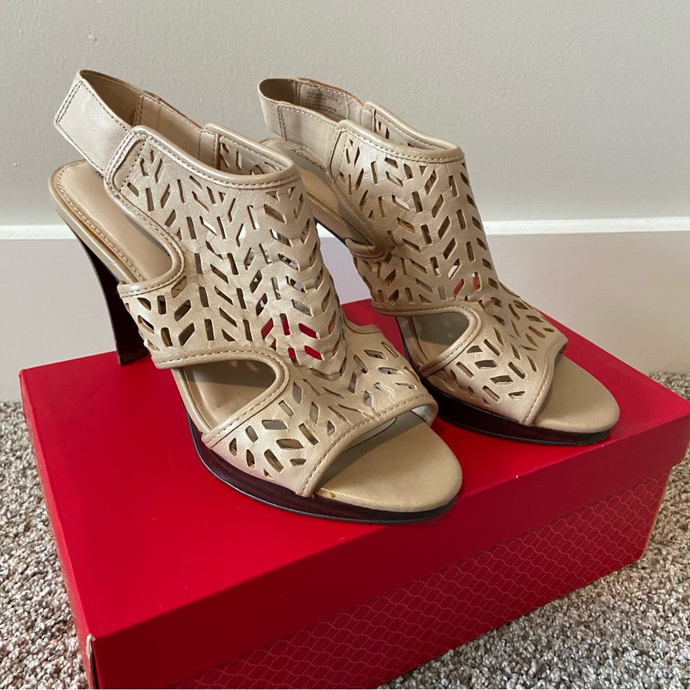 Adrienne Vittadini Leather Tan Heels Size 8
